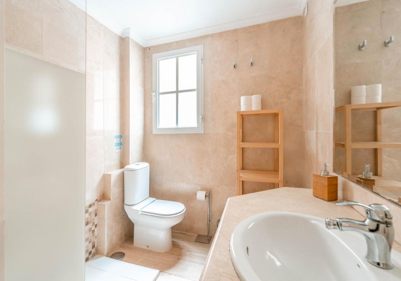 Gran Apartamento De 3 Habitaciones Junto A La Catedral Málaga Exteriör bild