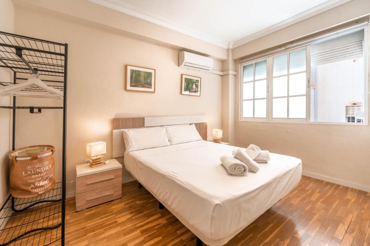 Gran Apartamento De 3 Habitaciones Junto A La Catedral Málaga Exteriör bild