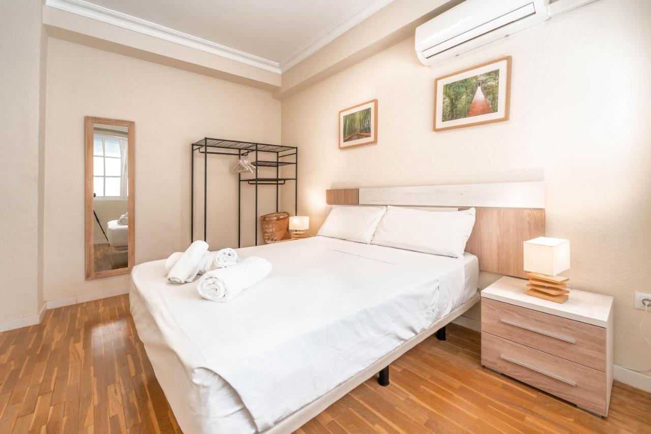 Gran Apartamento De 3 Habitaciones Junto A La Catedral Málaga Exteriör bild