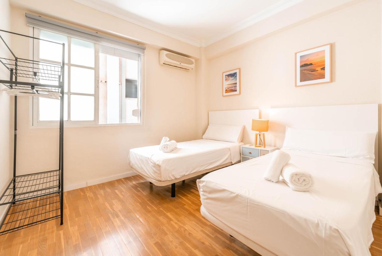 Gran Apartamento De 3 Habitaciones Junto A La Catedral Málaga Exteriör bild