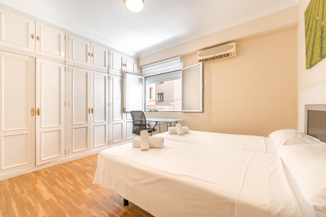 Gran Apartamento De 3 Habitaciones Junto A La Catedral Málaga Exteriör bild