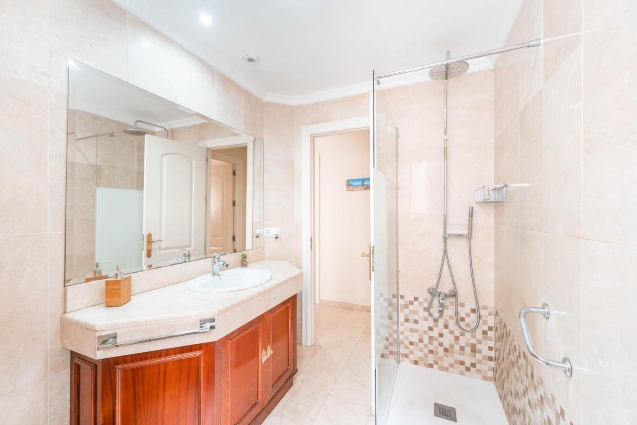 Gran Apartamento De 3 Habitaciones Junto A La Catedral Málaga Exteriör bild
