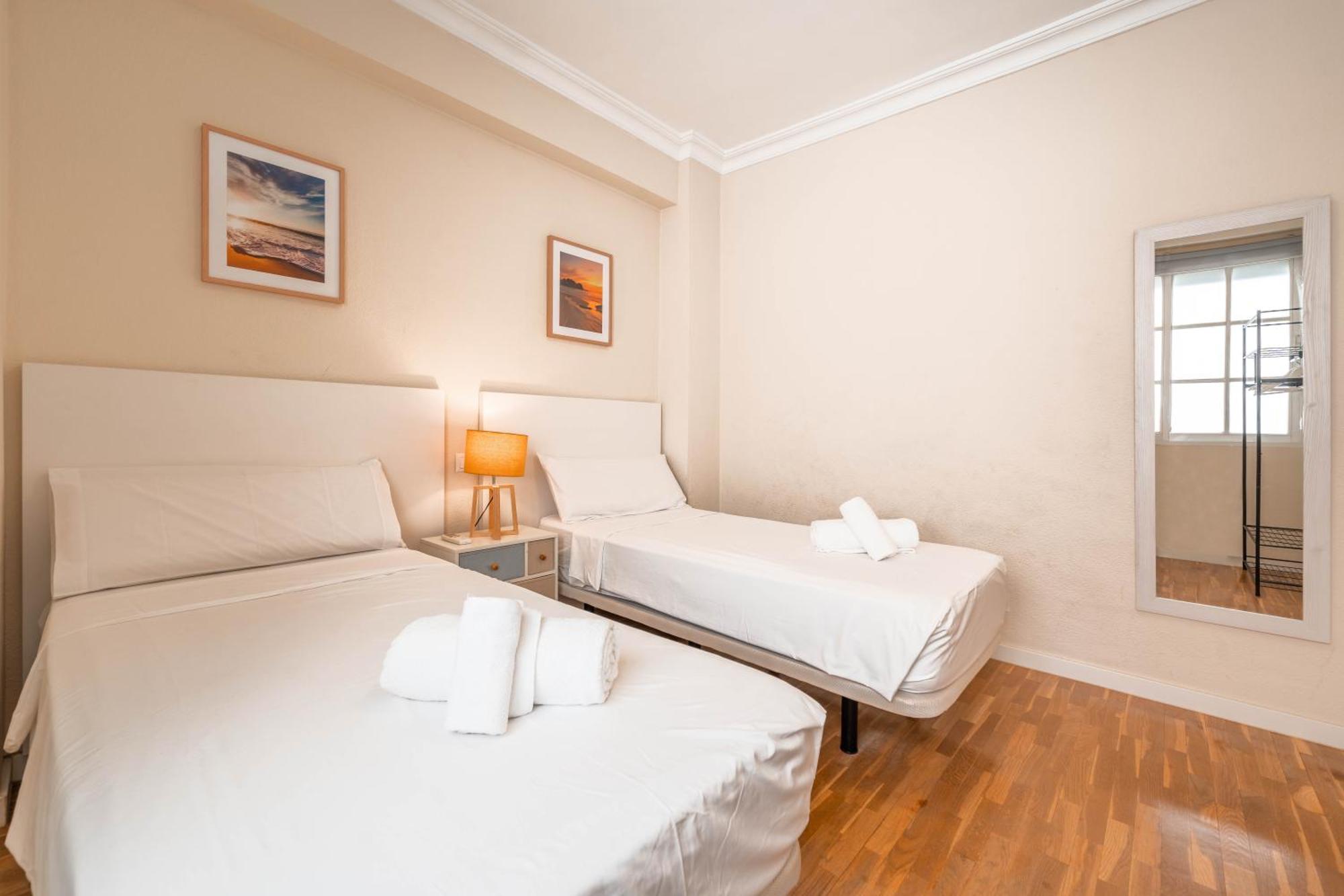 Gran Apartamento De 3 Habitaciones Junto A La Catedral Málaga Exteriör bild